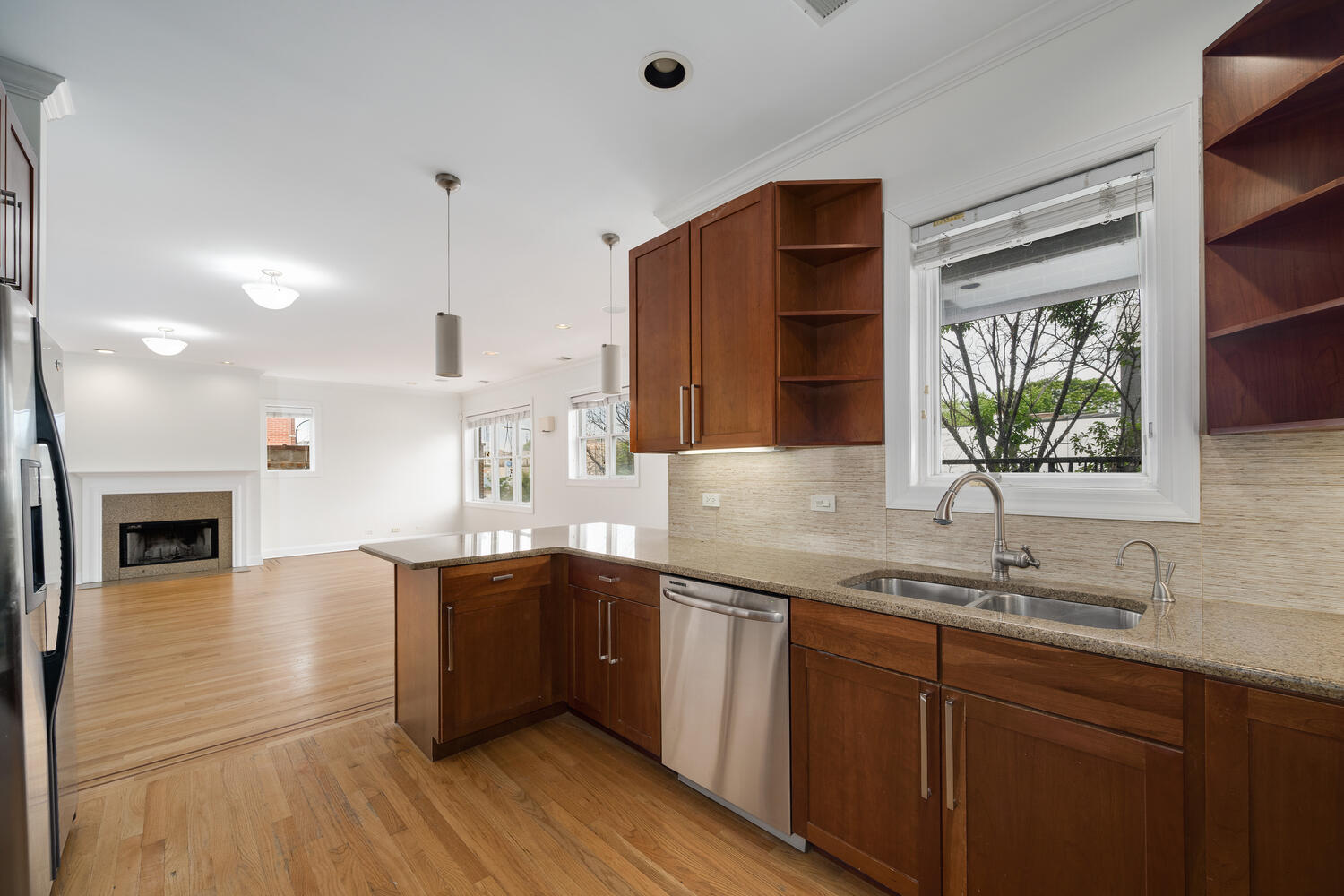 3332 N ASHLAND Avenue Unit: A1