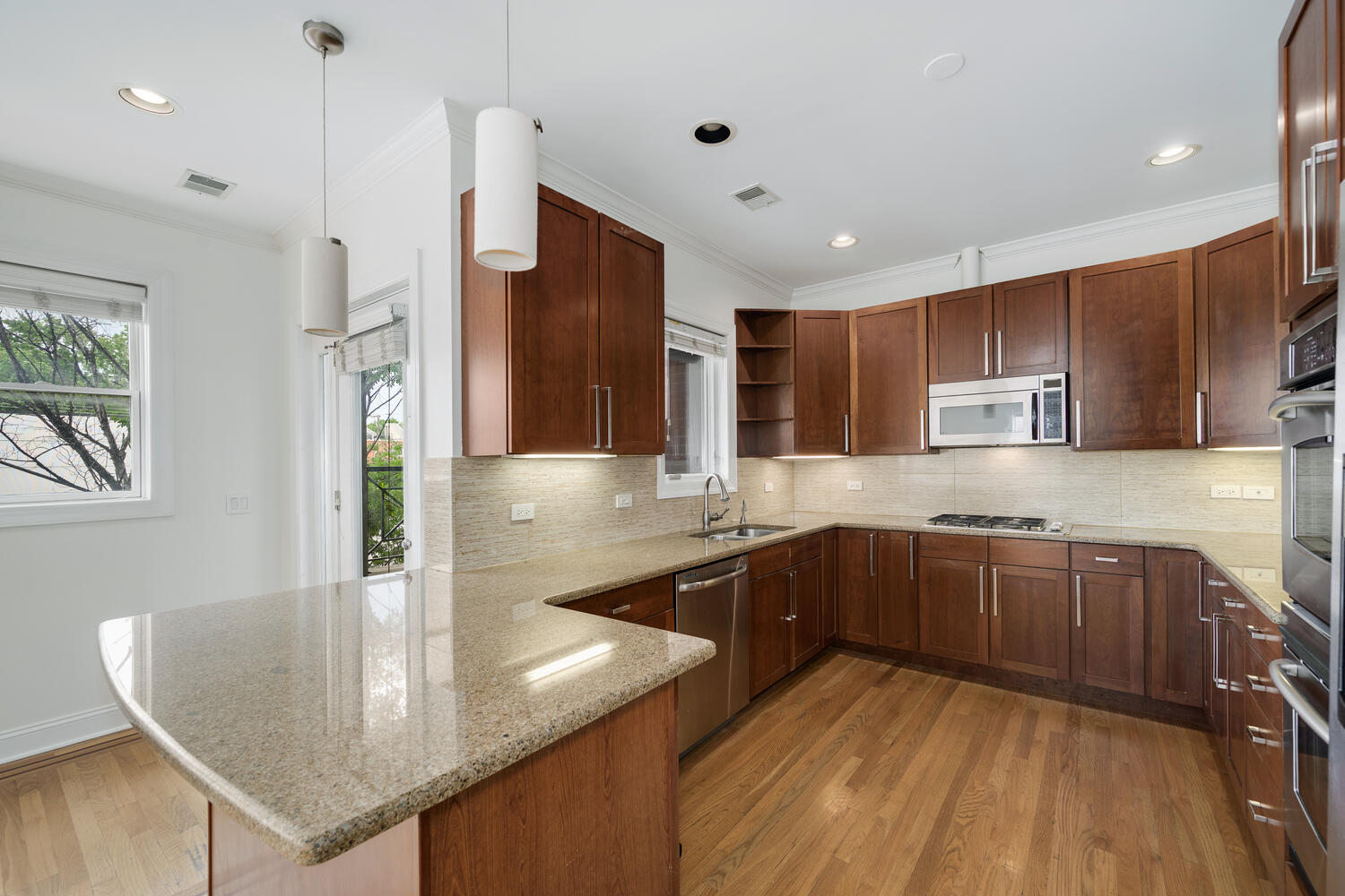 3332 N ASHLAND Avenue Unit: A1