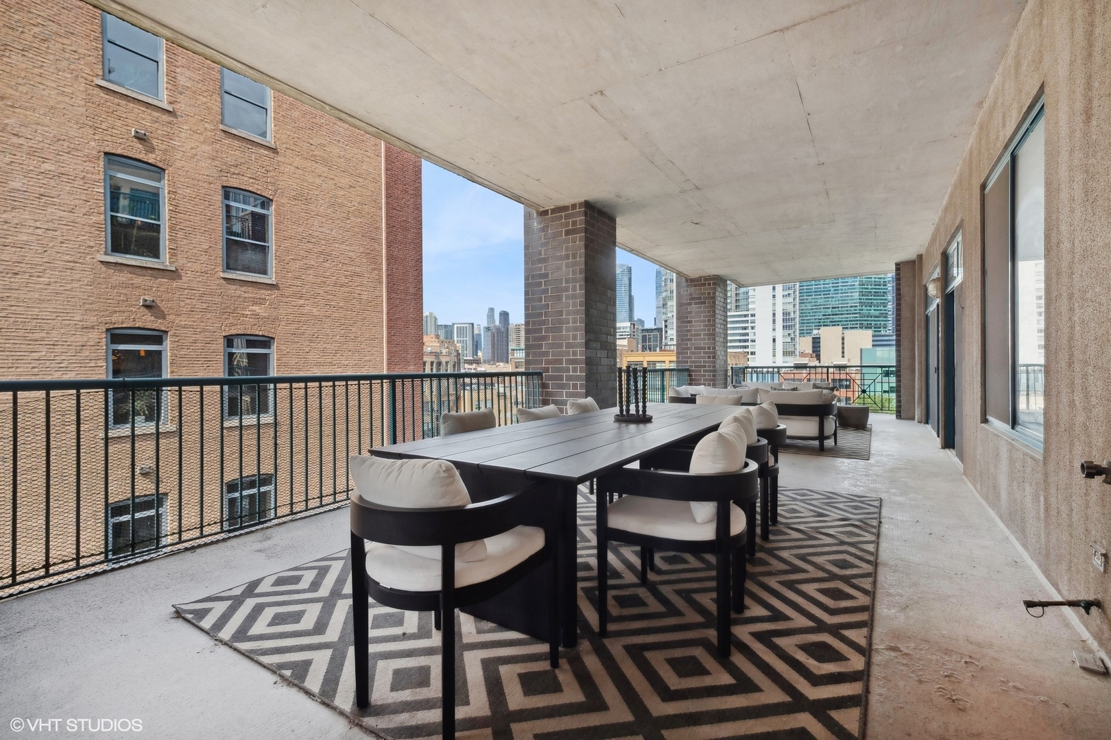 910 W Madison Street Unit: 608