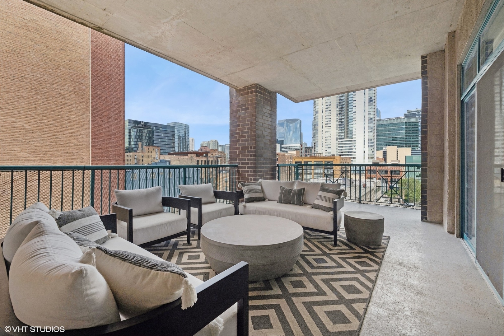 910 W Madison Street Unit: 608