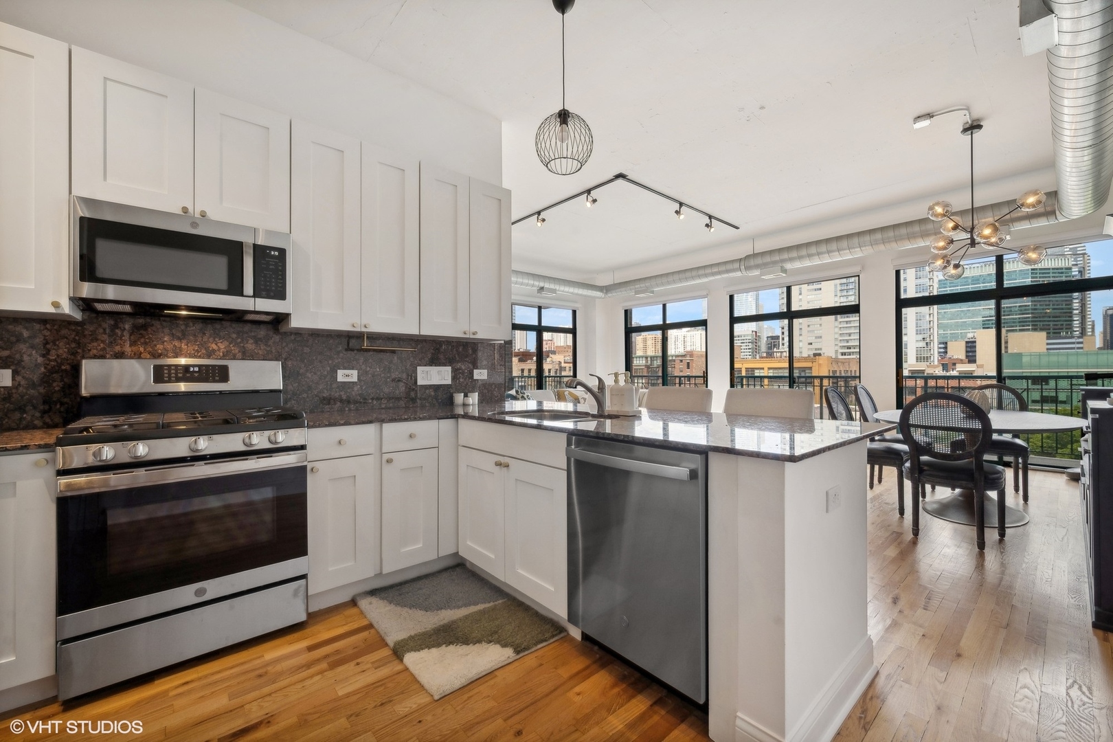910 W Madison Street Unit: 608
