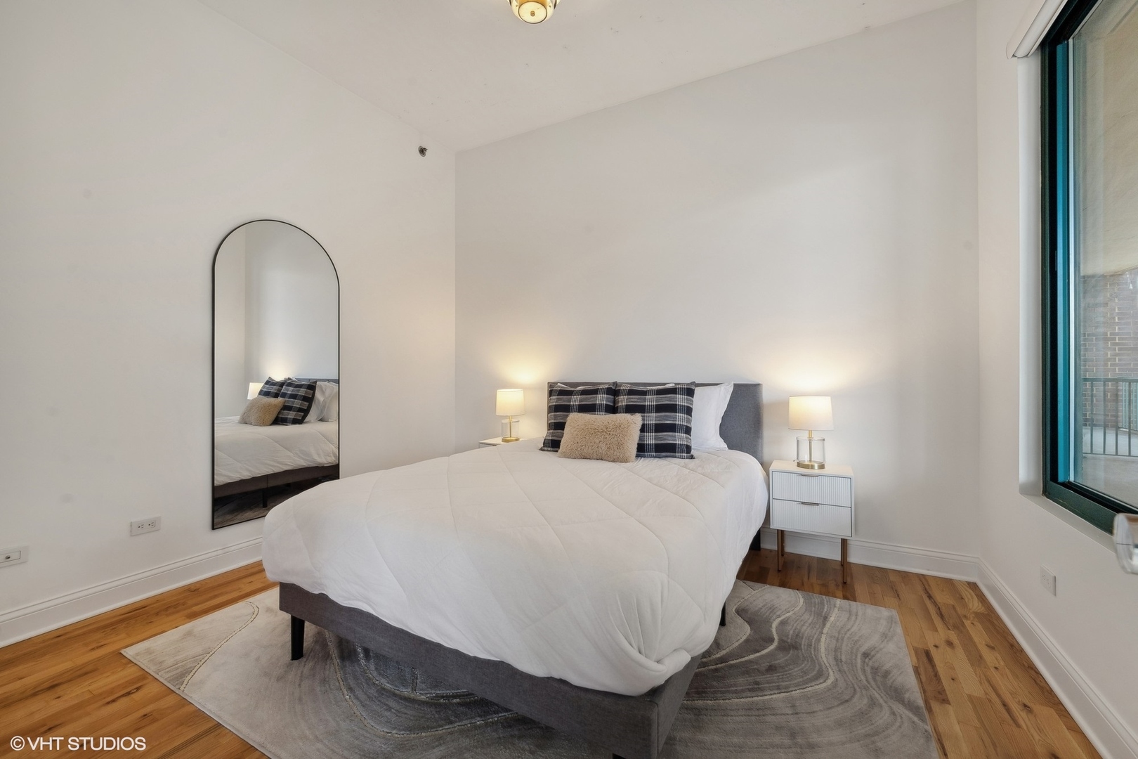 910 W Madison Street Unit: 608