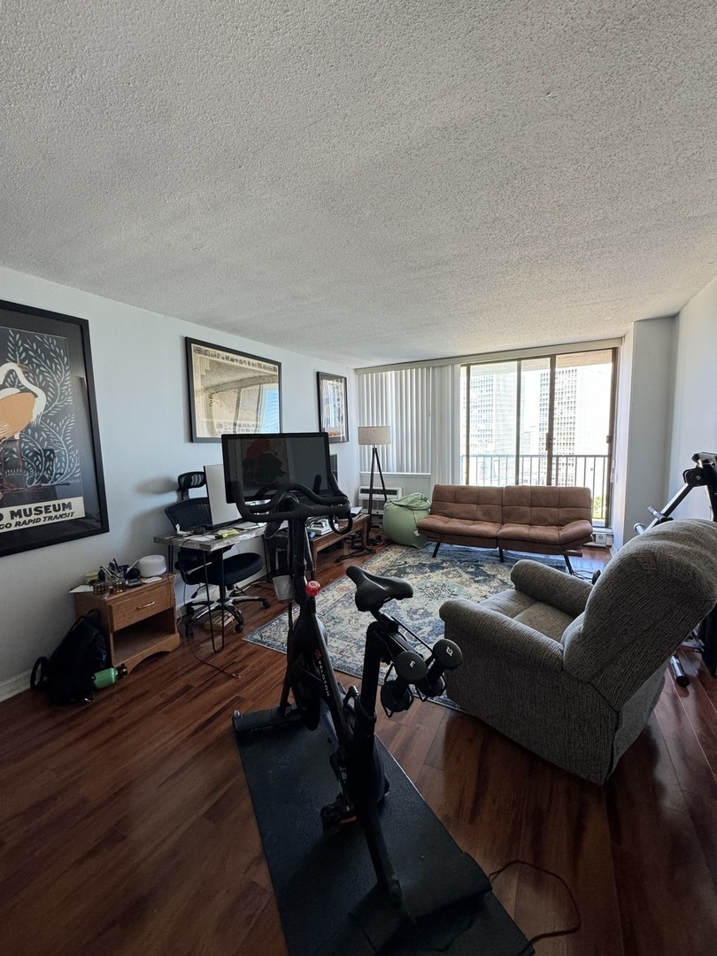 2740 N Pine Grove Avenue Unit: 17A