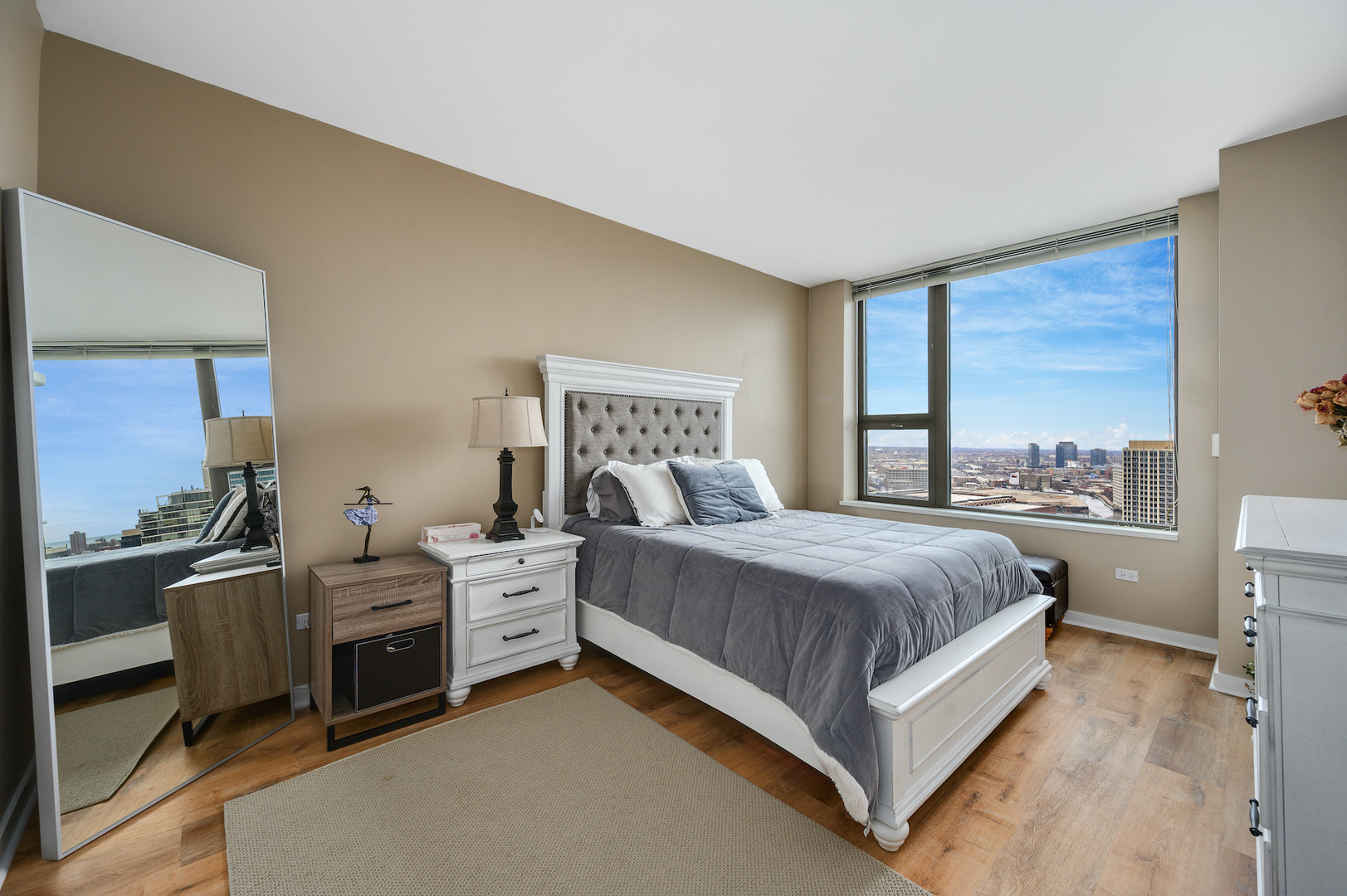 501 N Clinton Street Unit: 2607