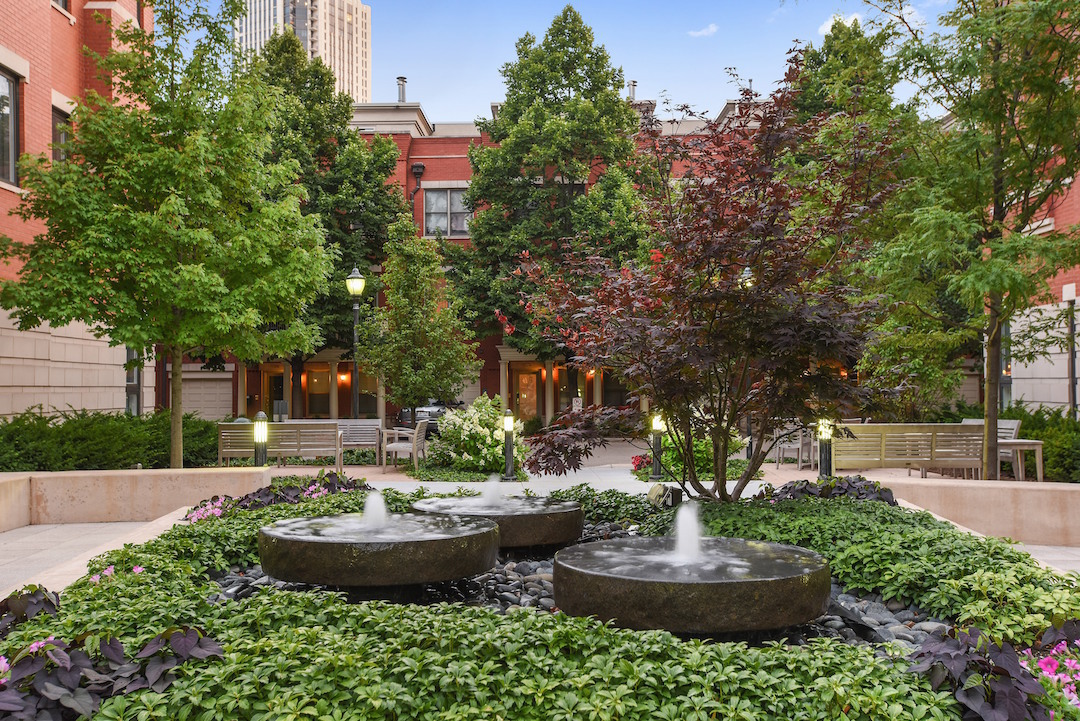 501 N Clinton Street Unit: 2607