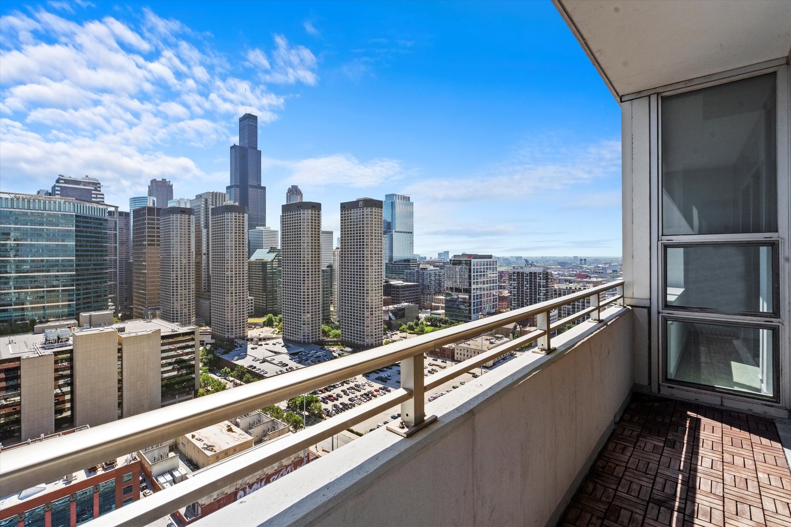 737 W Washington Boulevard Unit: 2804