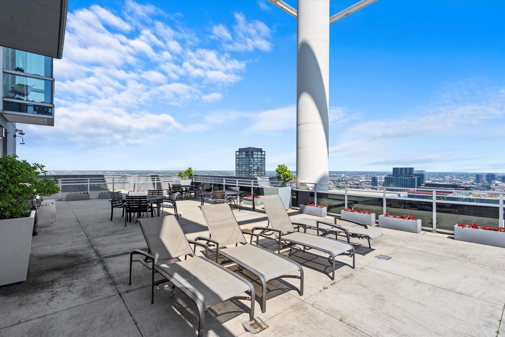 737 W Washington Boulevard Unit: 2804