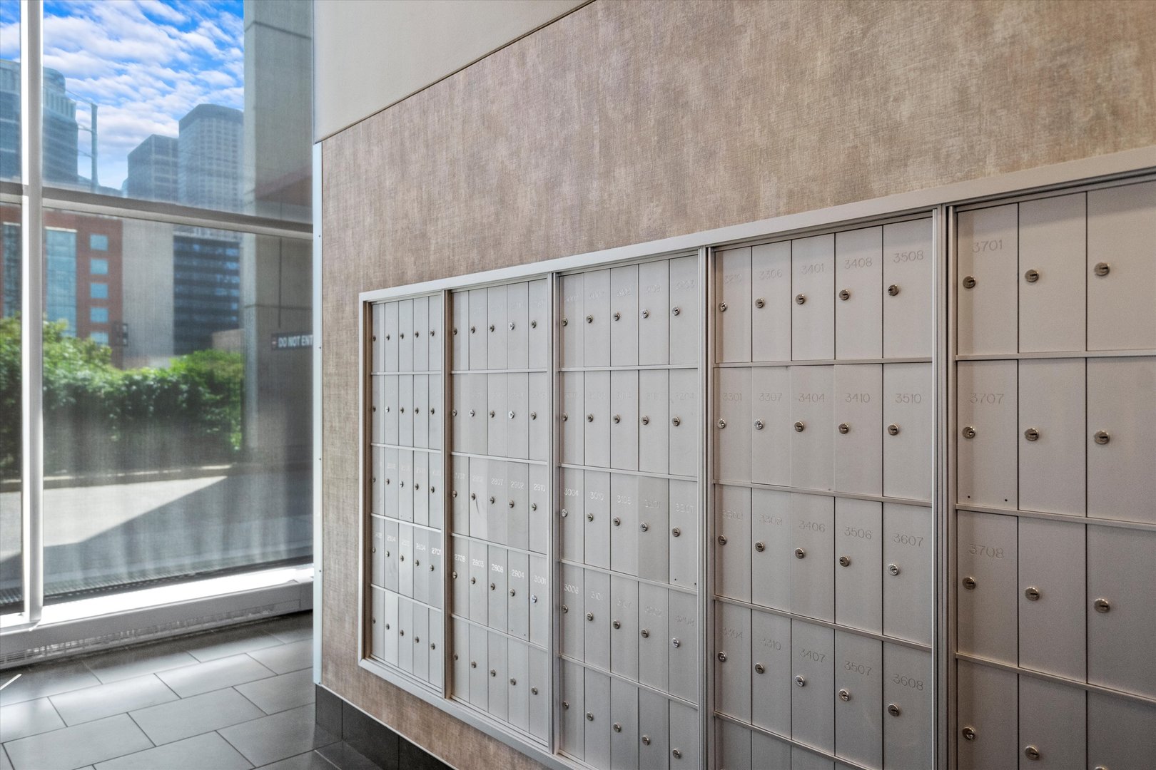 737 W Washington Boulevard Unit: 2804