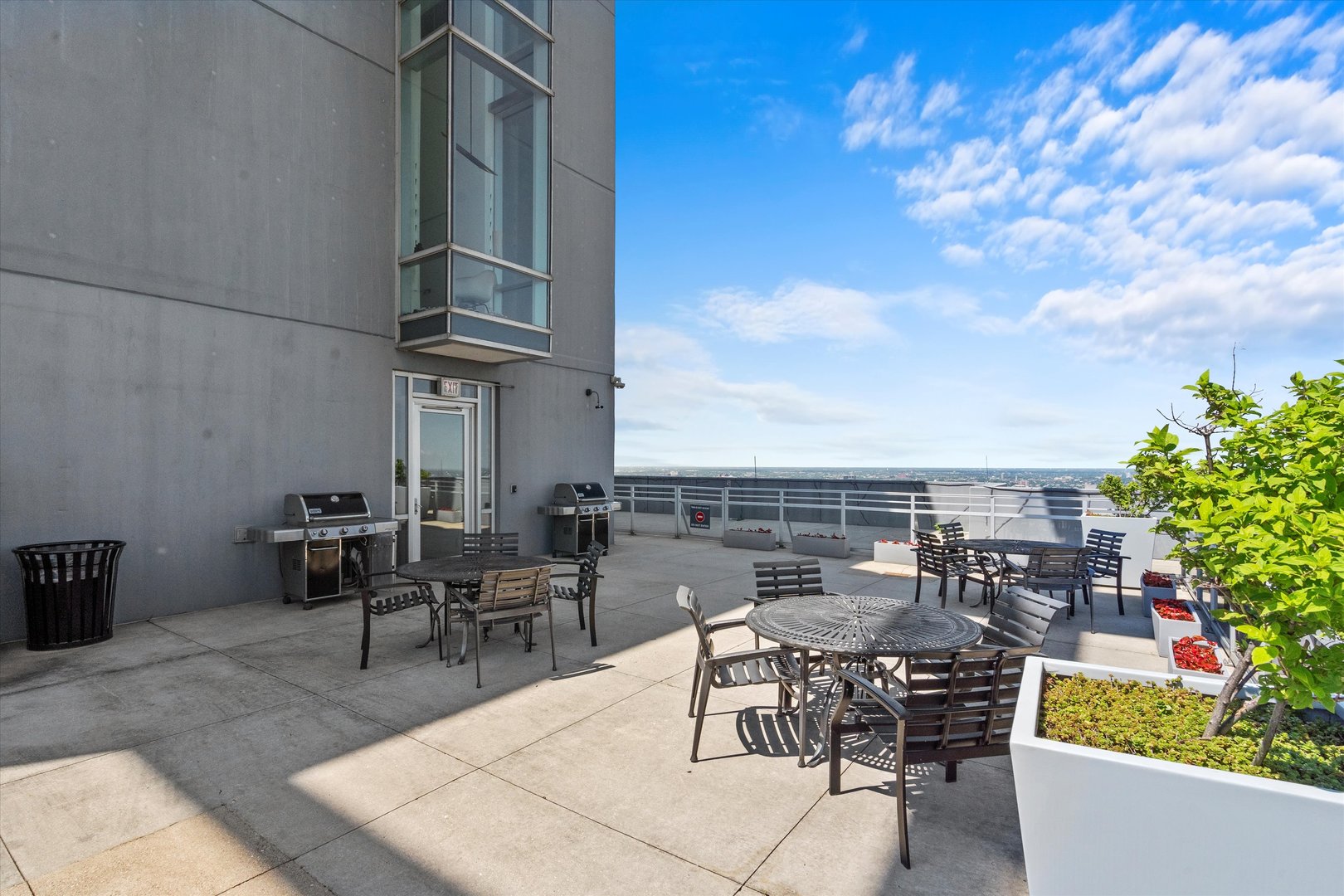 737 W Washington Boulevard Unit: 2804