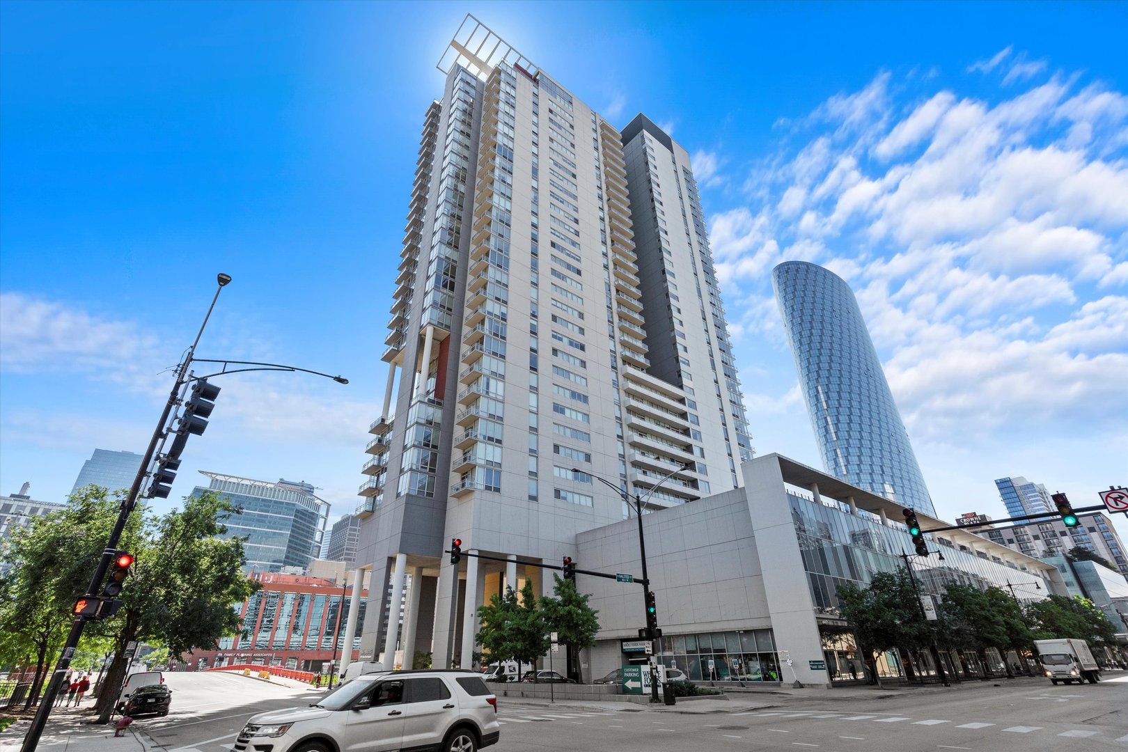 737 W Washington Boulevard Unit: 2804