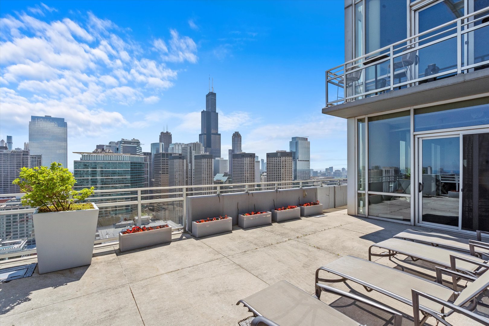 737 W Washington Boulevard Unit: 2804