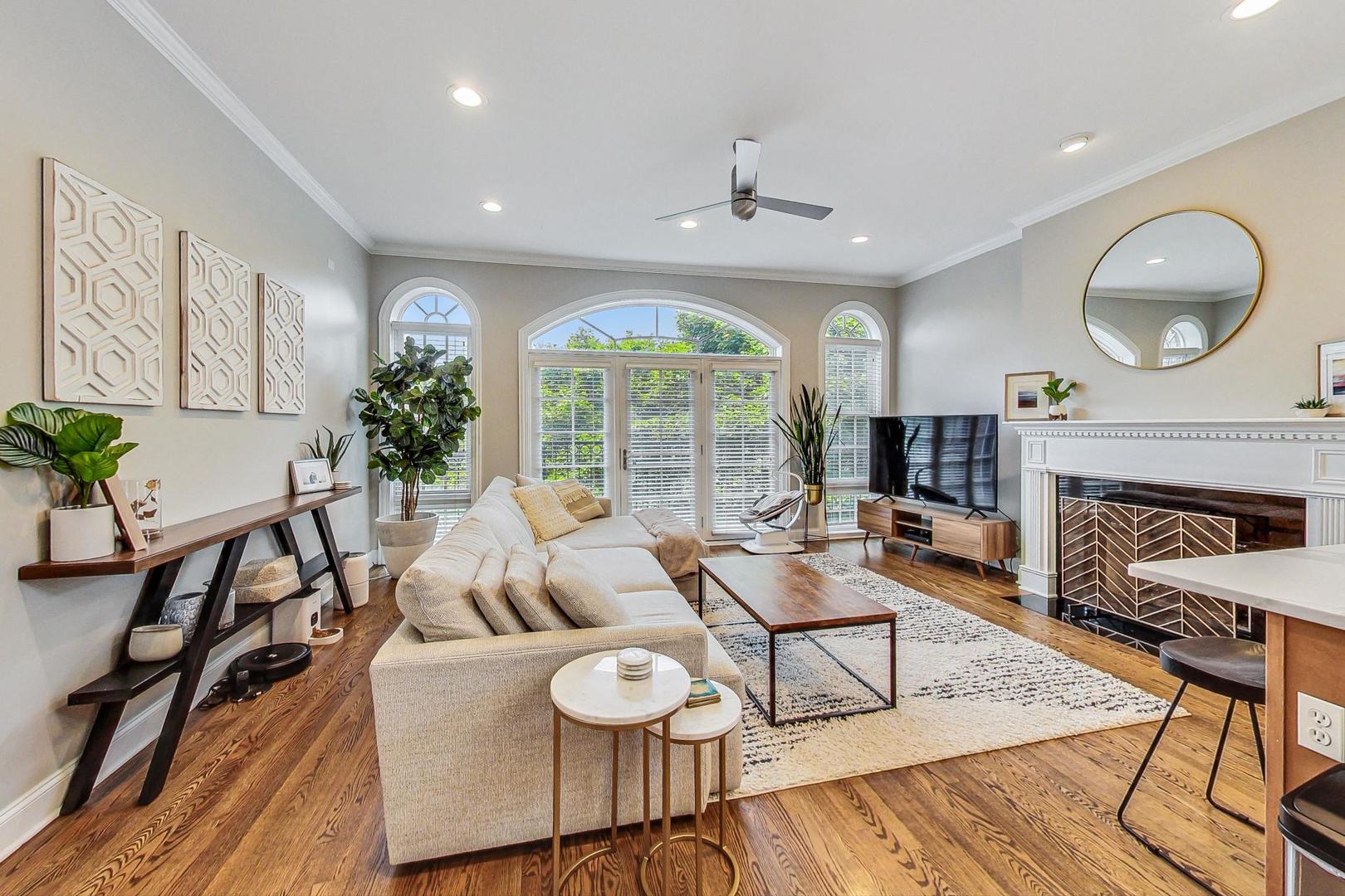 3249 N Southport Avenue Unit: 3