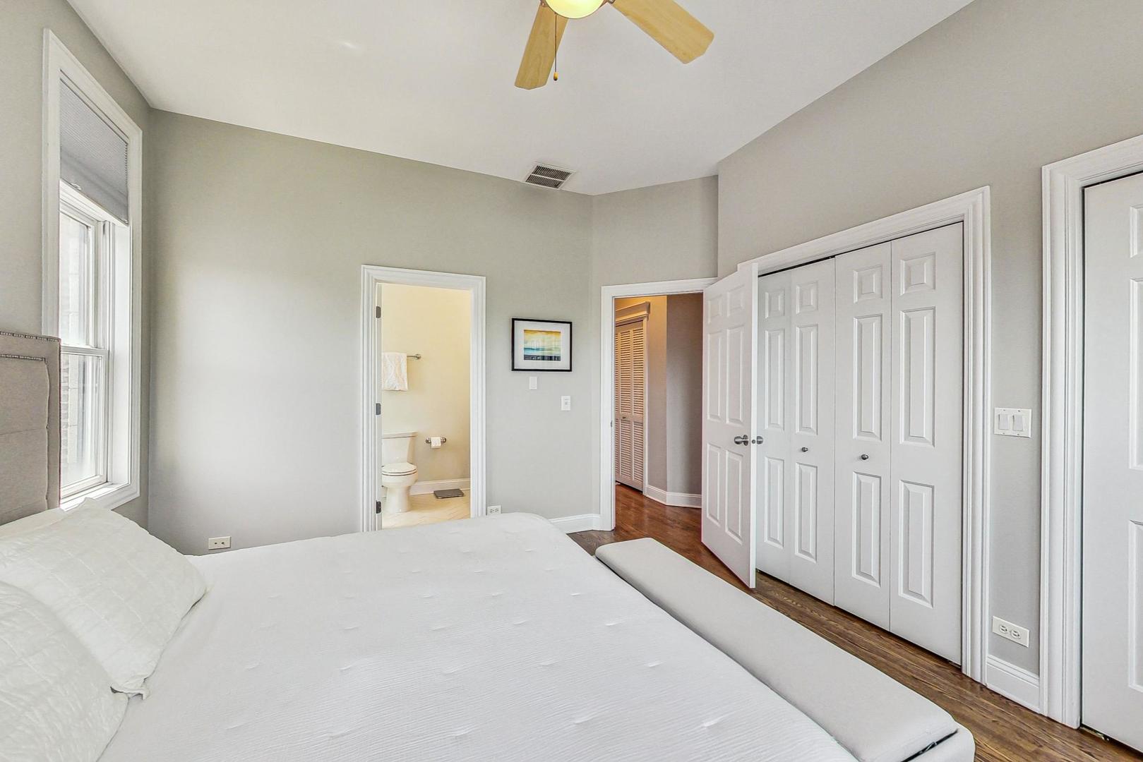 3249 N Southport Avenue Unit: 3