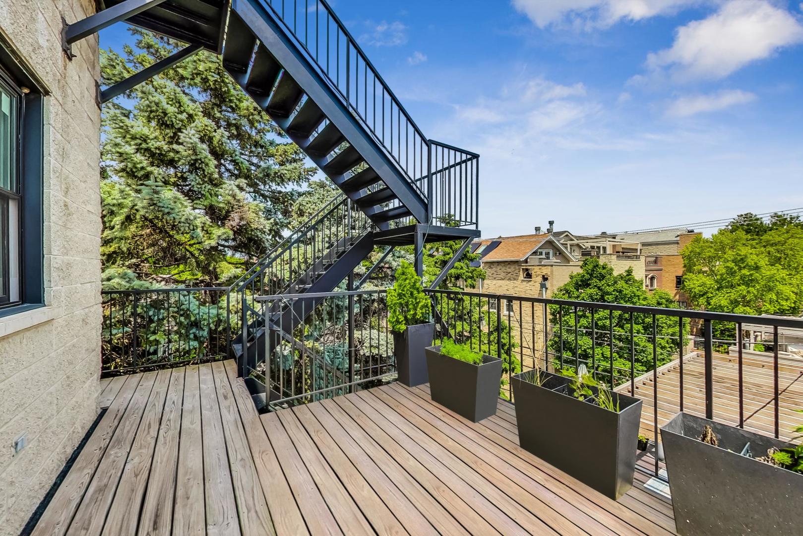 3249 N Southport Avenue Unit: 3