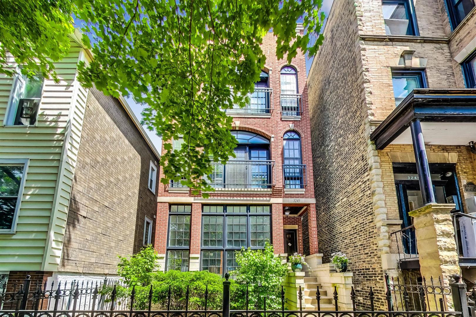 3249 N Southport Avenue Unit: 3