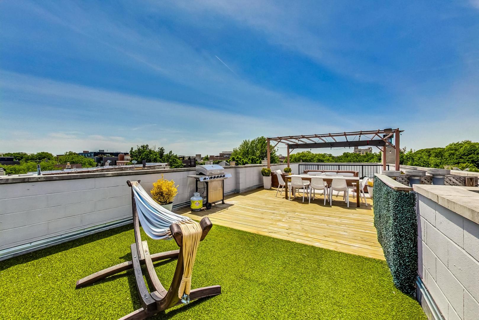 3249 N Southport Avenue Unit: 3