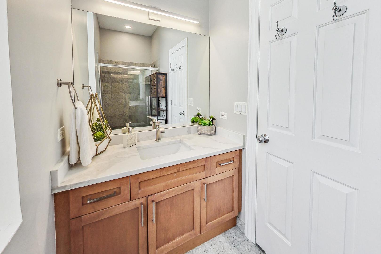 3249 N Southport Avenue Unit: 3