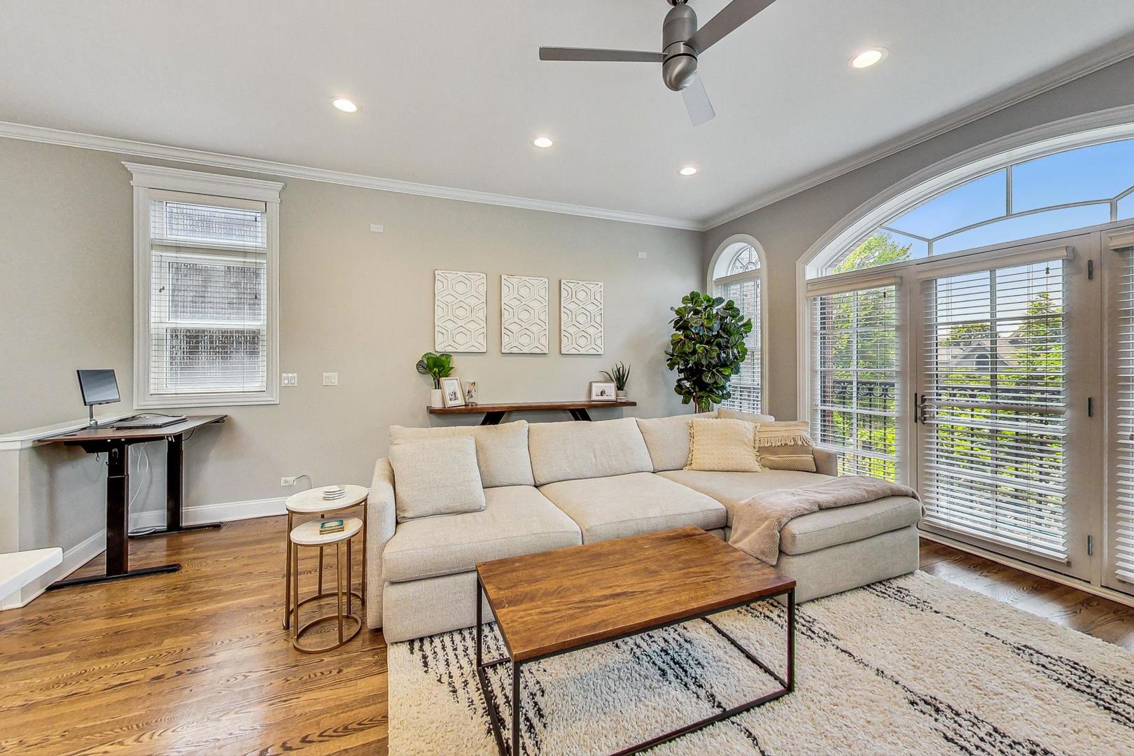 3249 N Southport Avenue Unit: 3