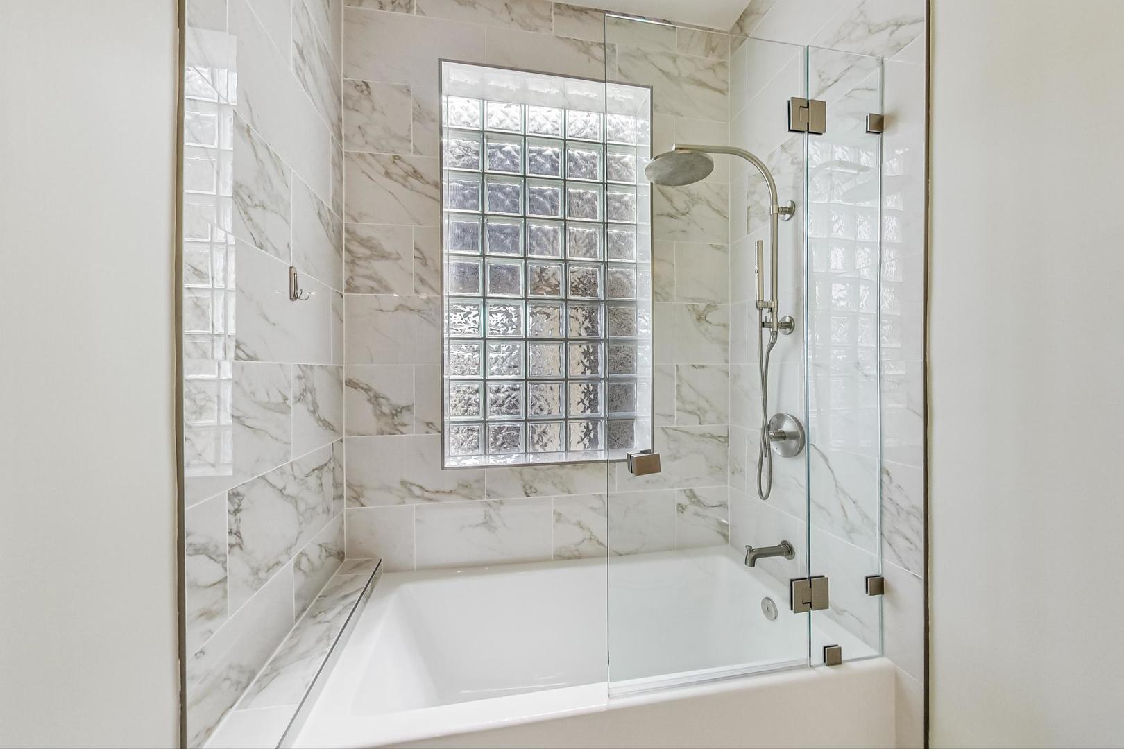 3249 N Southport Avenue Unit: 3