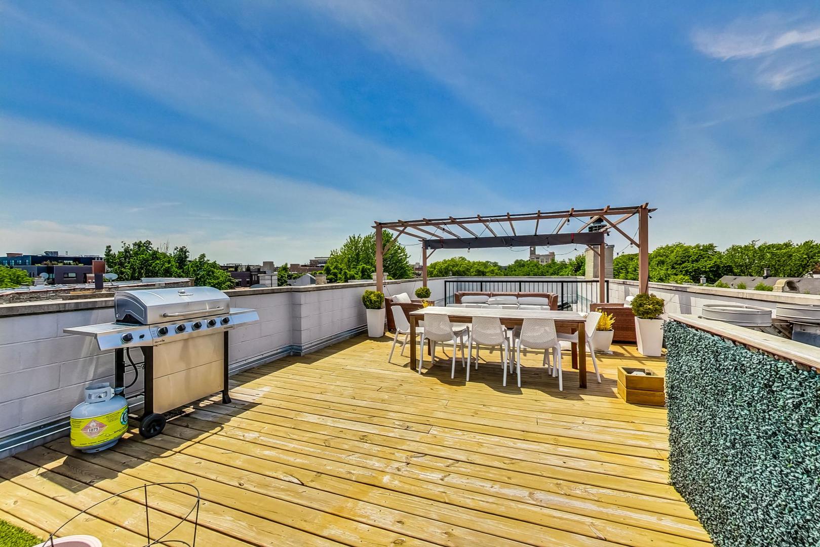 3249 N Southport Avenue Unit: 3