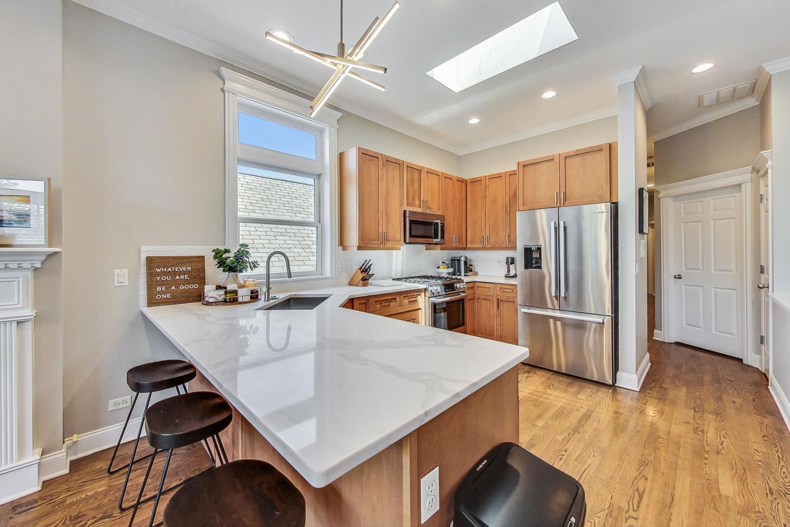 3249 N Southport Avenue Unit: 3