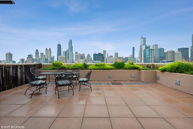 435 W ERIE Street Unit: 1904