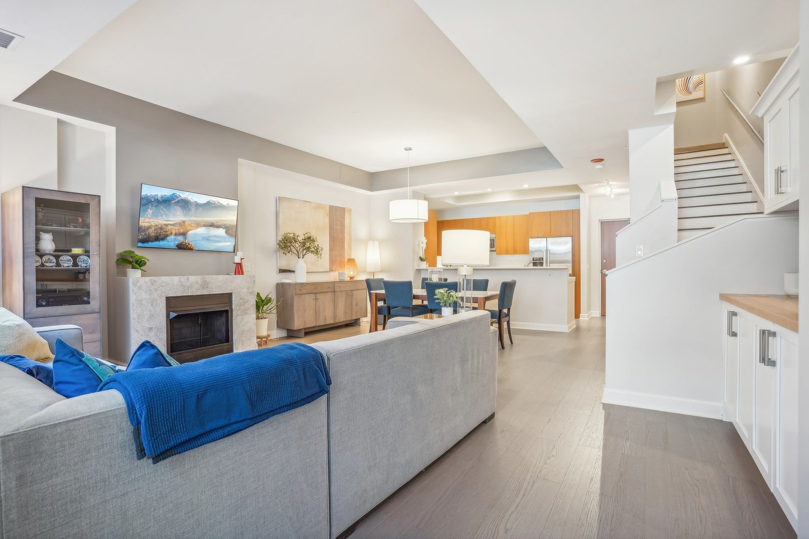 1913 S Calumet Avenue Unit: TH3