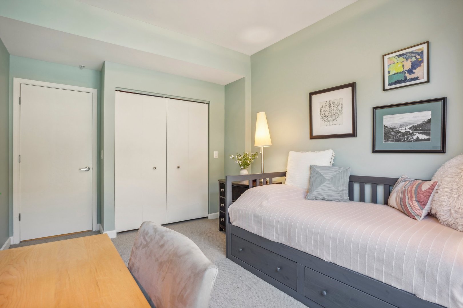 1913 S Calumet Avenue Unit: TH3