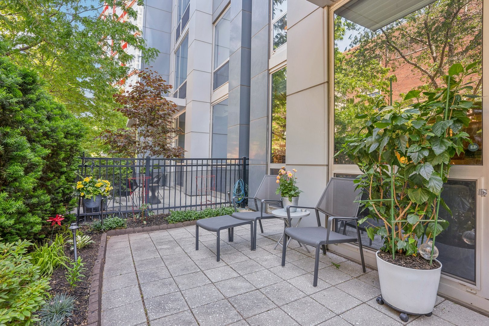 1913 S Calumet Avenue Unit: TH3