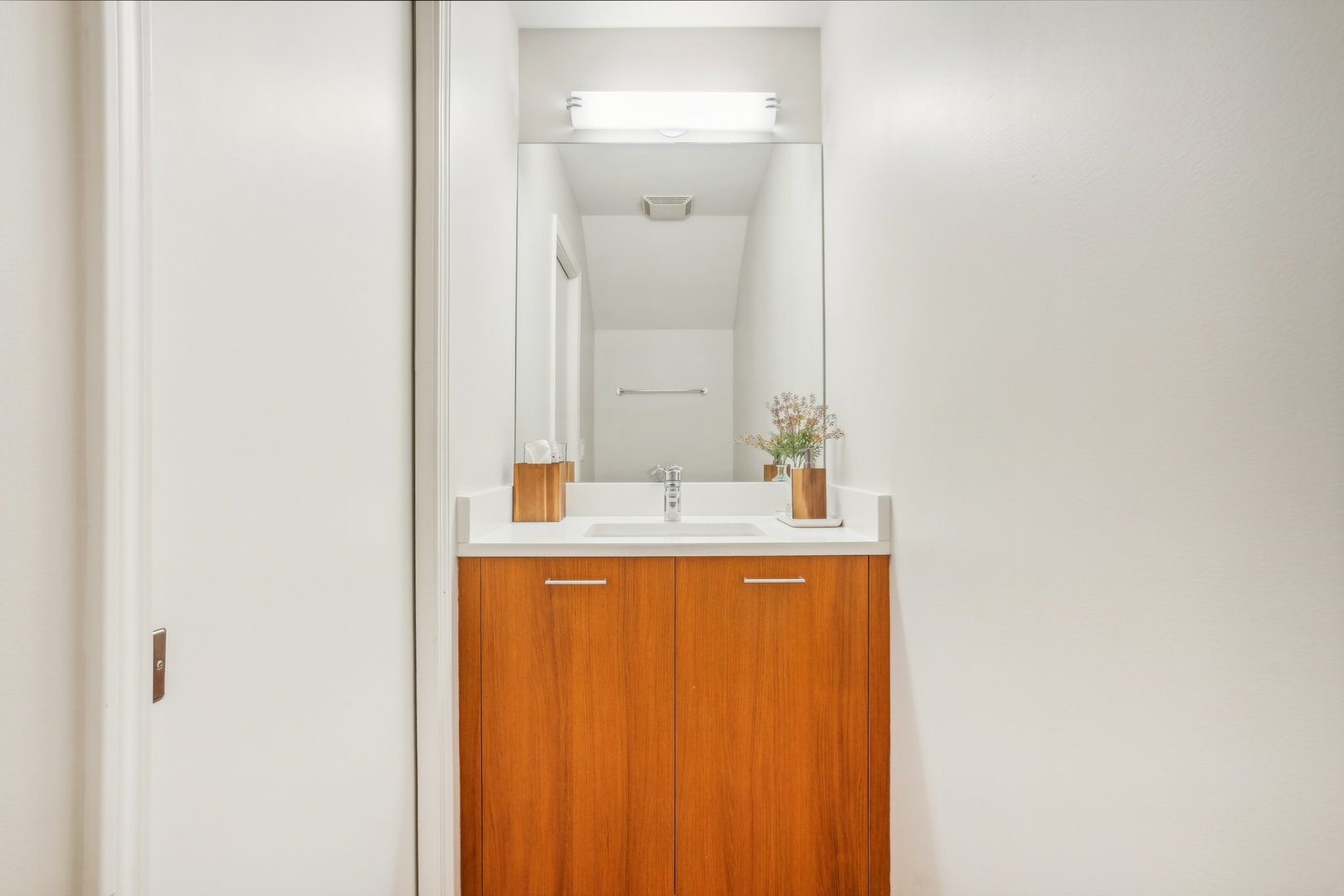 1913 S Calumet Avenue Unit: TH3