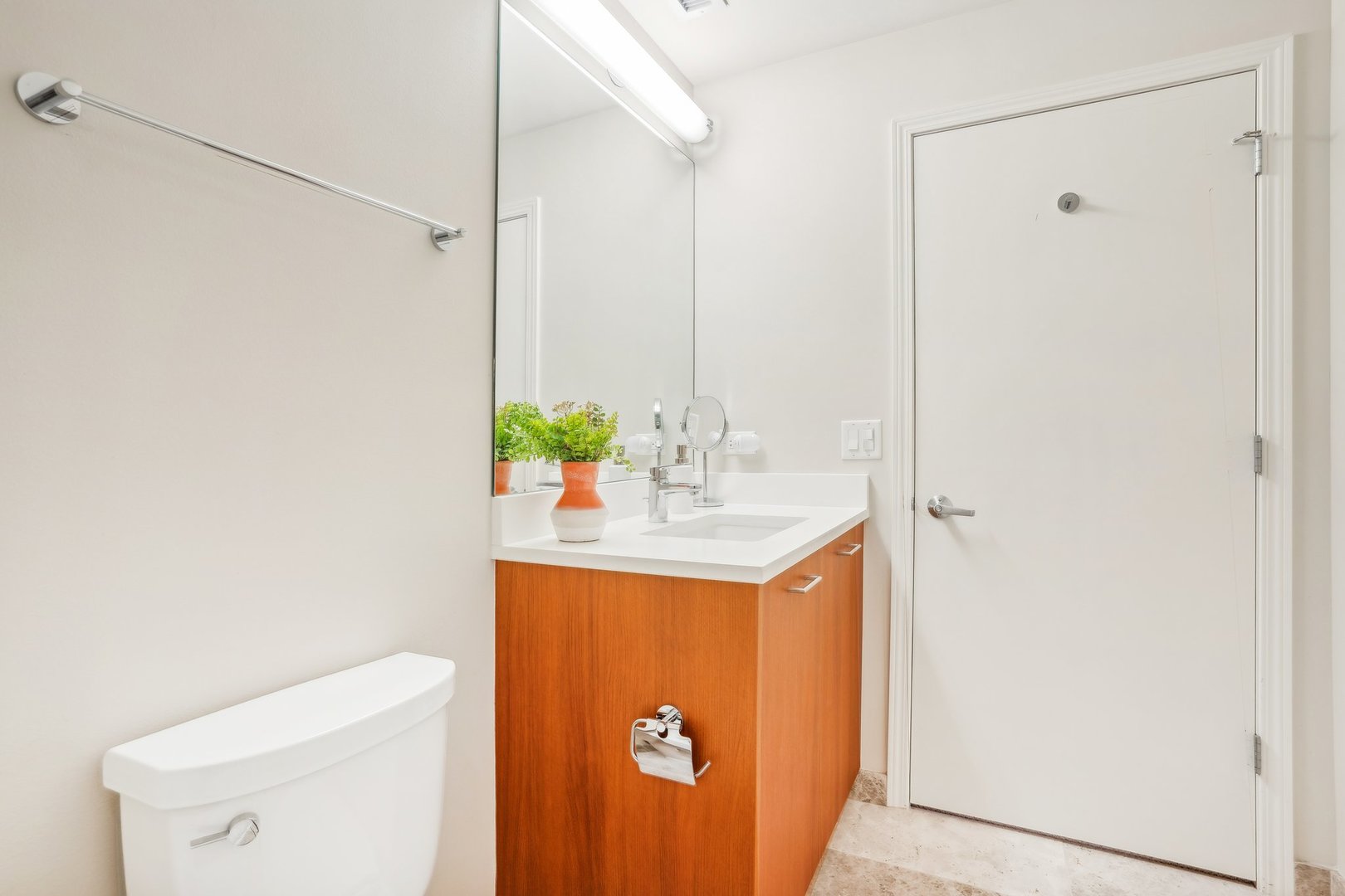 1913 S Calumet Avenue Unit: TH3