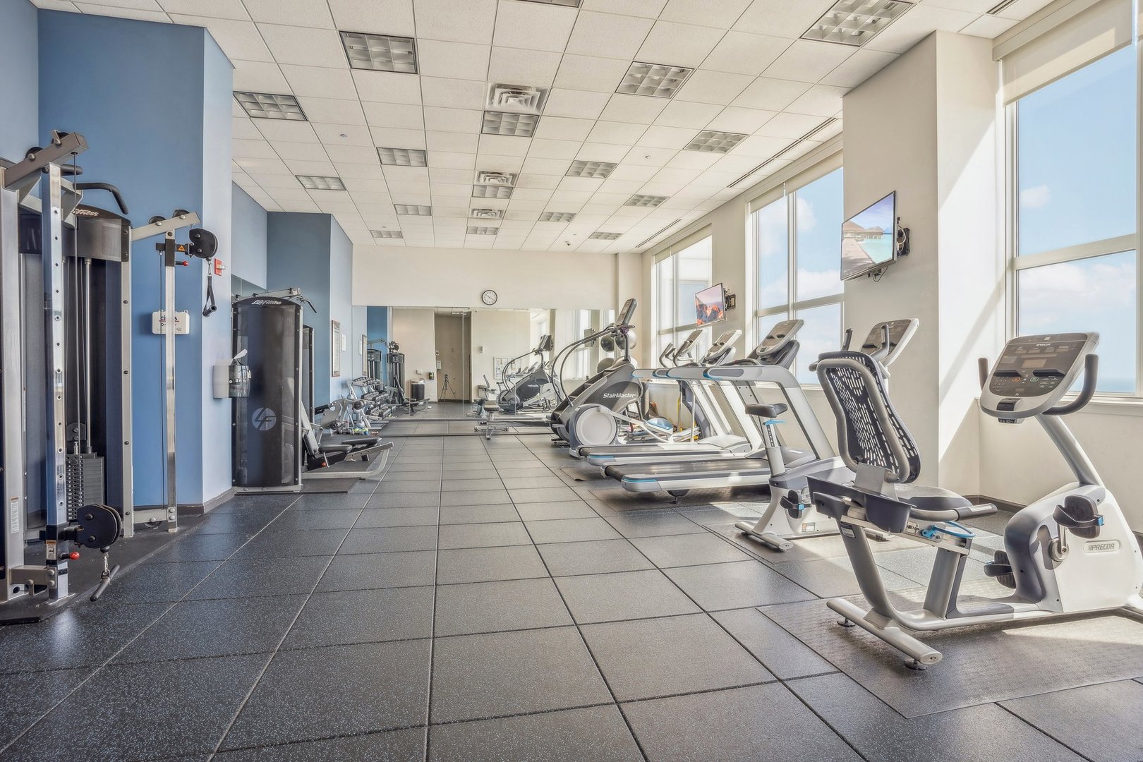 1913 S Calumet Avenue Unit: TH3