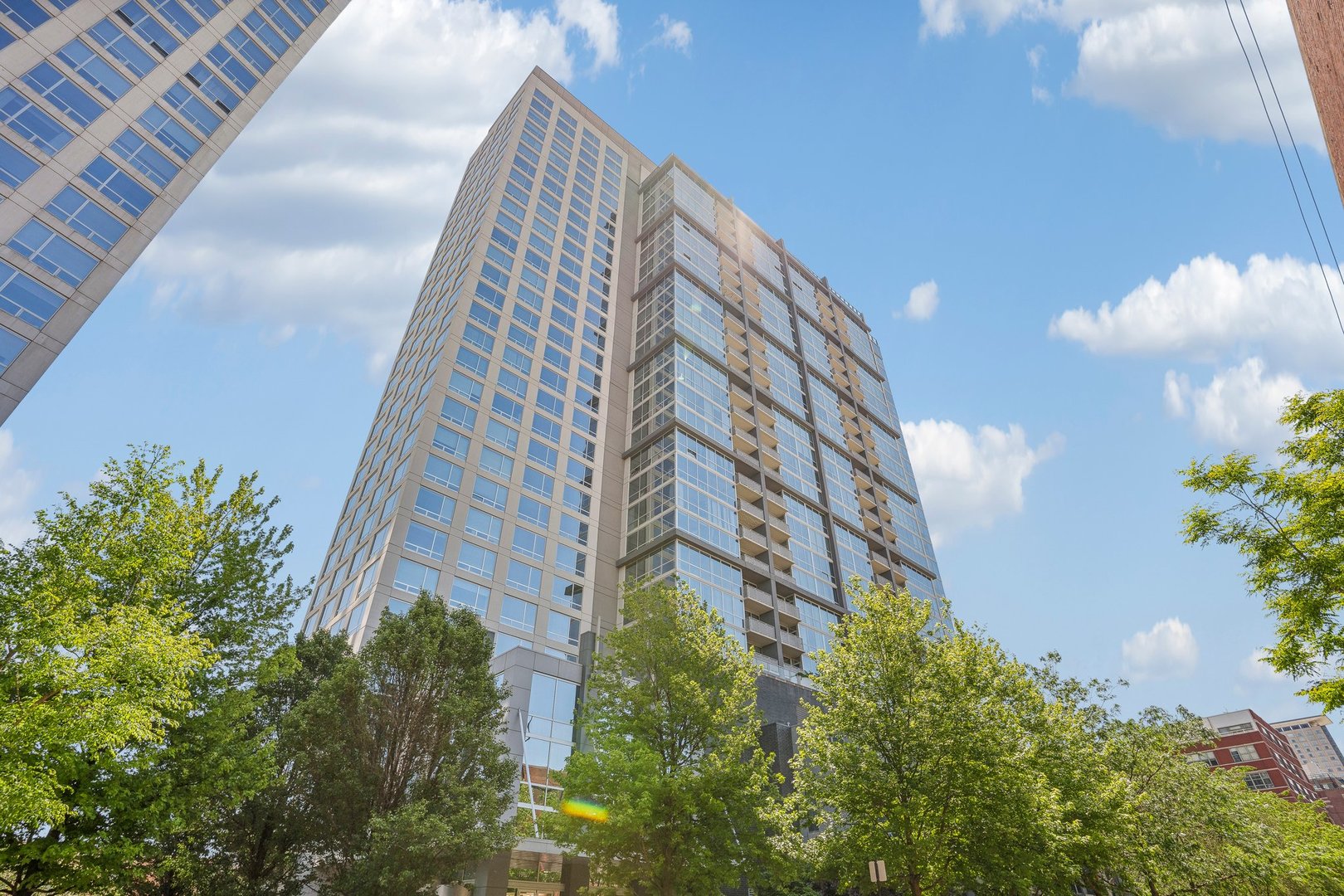 1913 S Calumet Avenue Unit: TH3