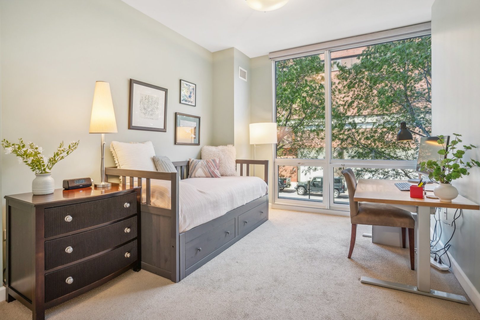 1913 S Calumet Avenue Unit: TH3