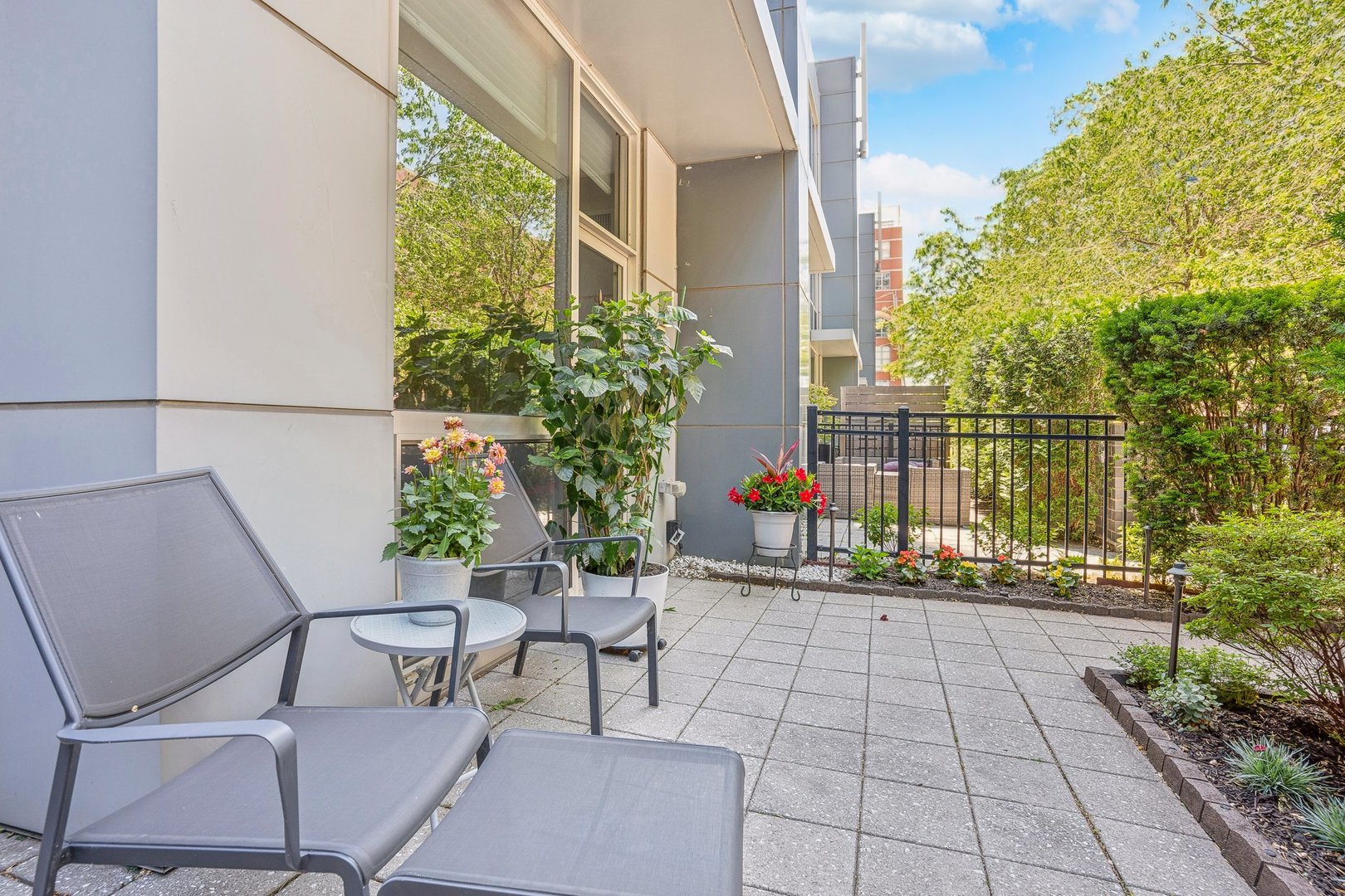 1913 S Calumet Avenue Unit: TH3