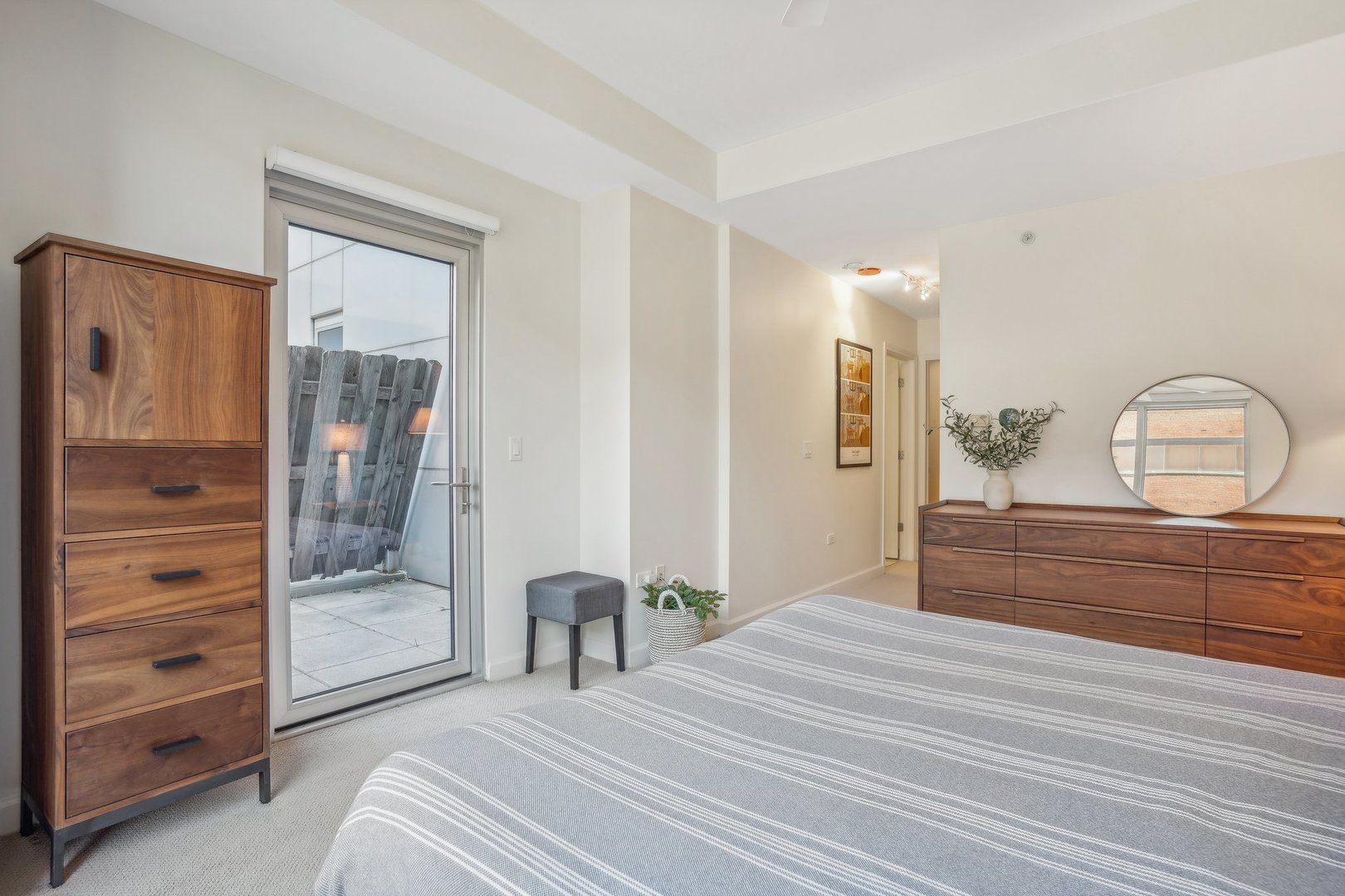 1913 S Calumet Avenue Unit: TH3