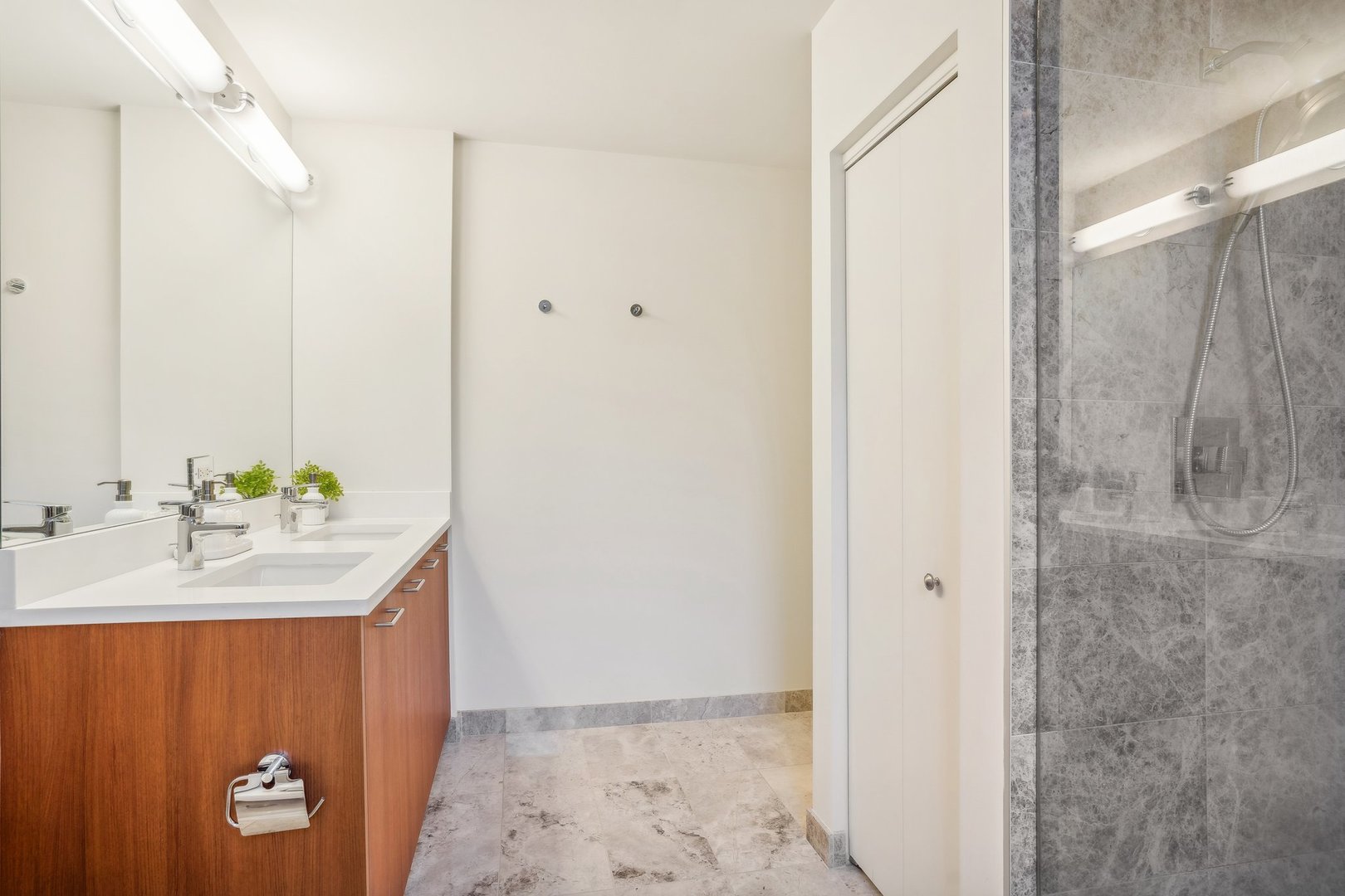 1913 S Calumet Avenue Unit: TH3