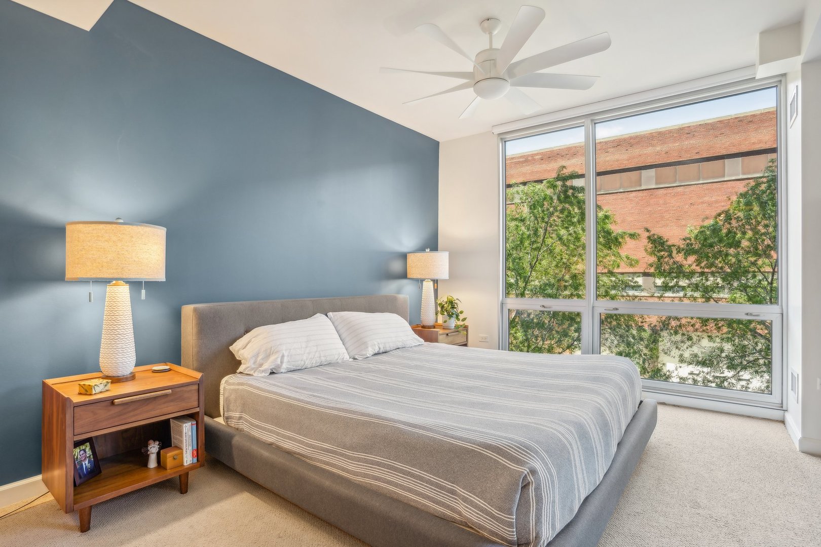 1913 S Calumet Avenue Unit: TH3