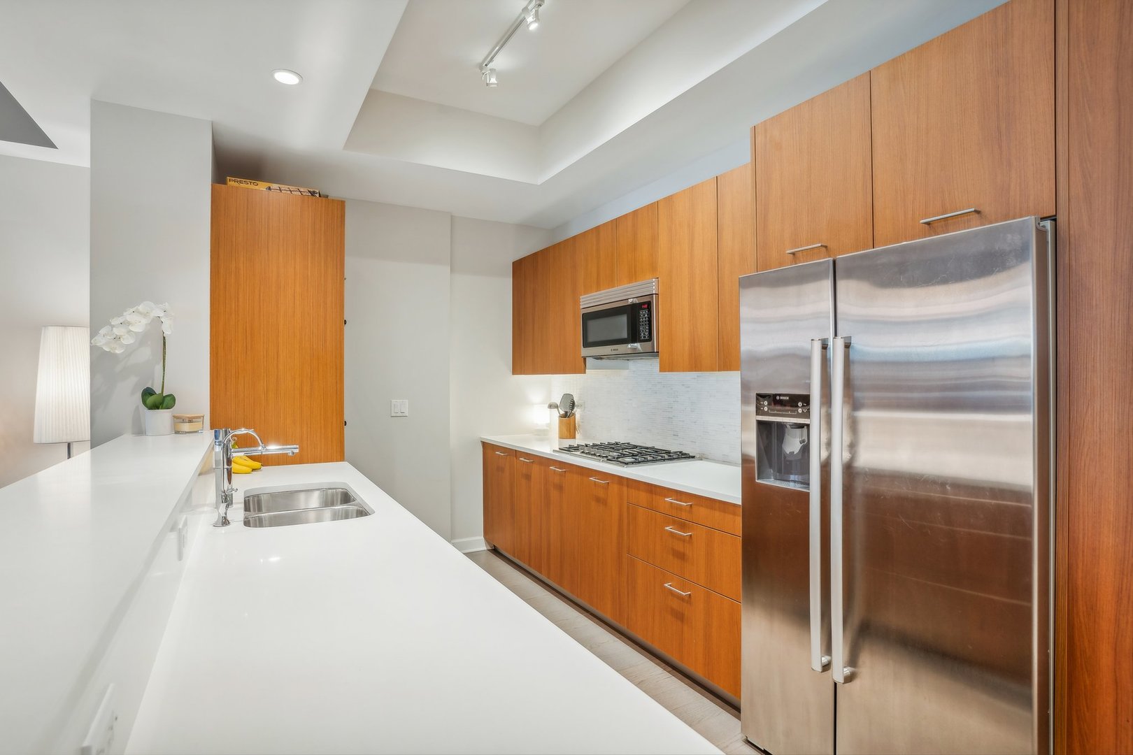 1913 S Calumet Avenue Unit: TH3