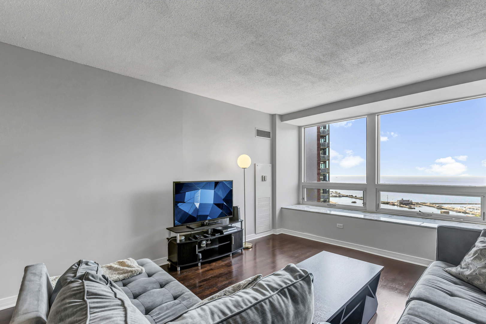 512 N MCCLURG Court Unit: 3706