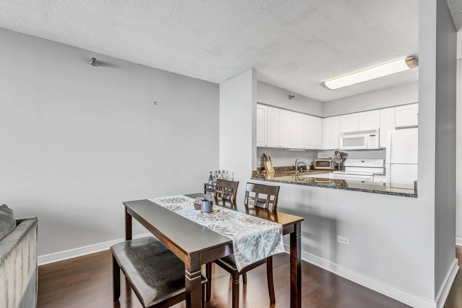 512 N MCCLURG Court Unit: 3706