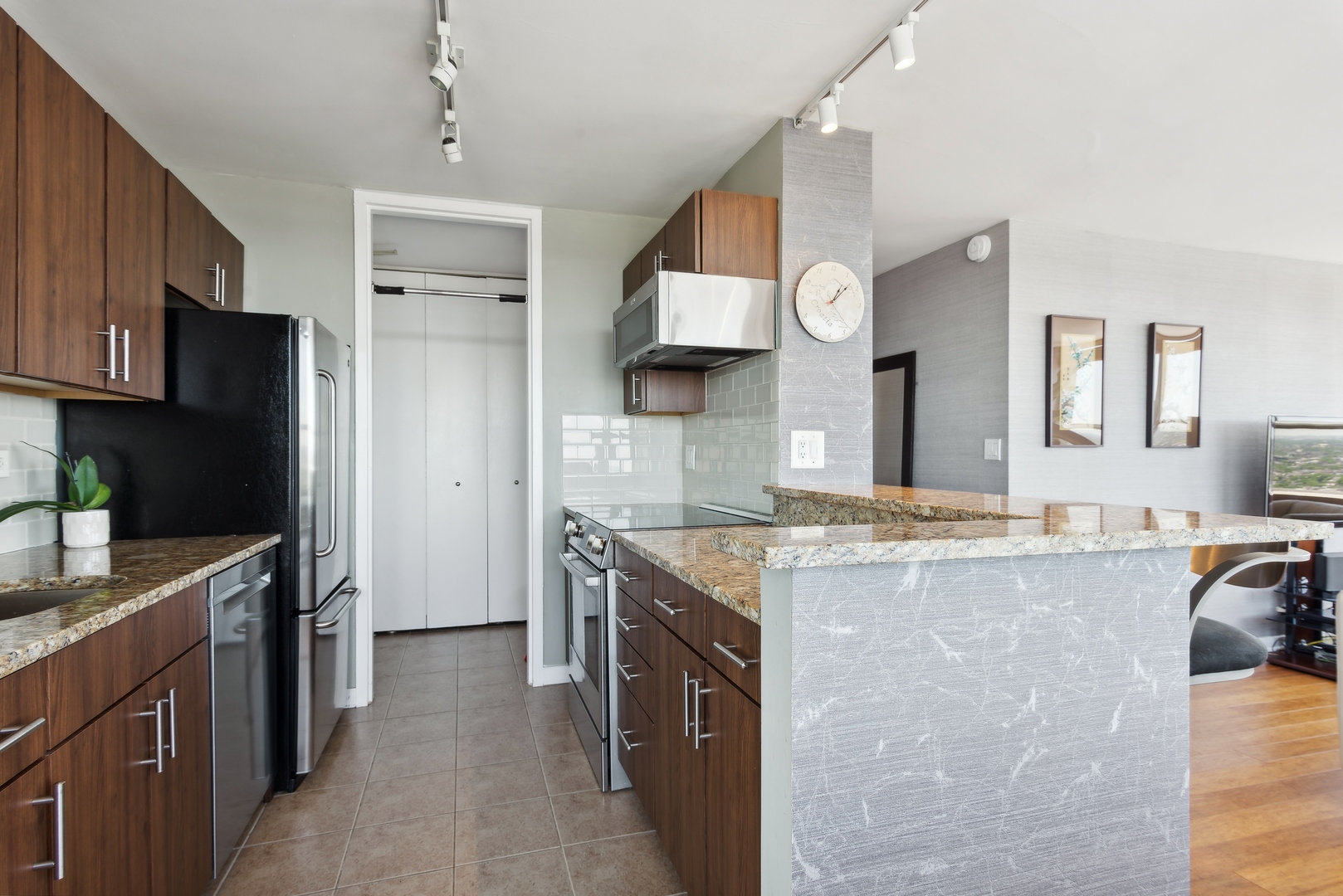 655 W Irving Park Road Unit: 5017