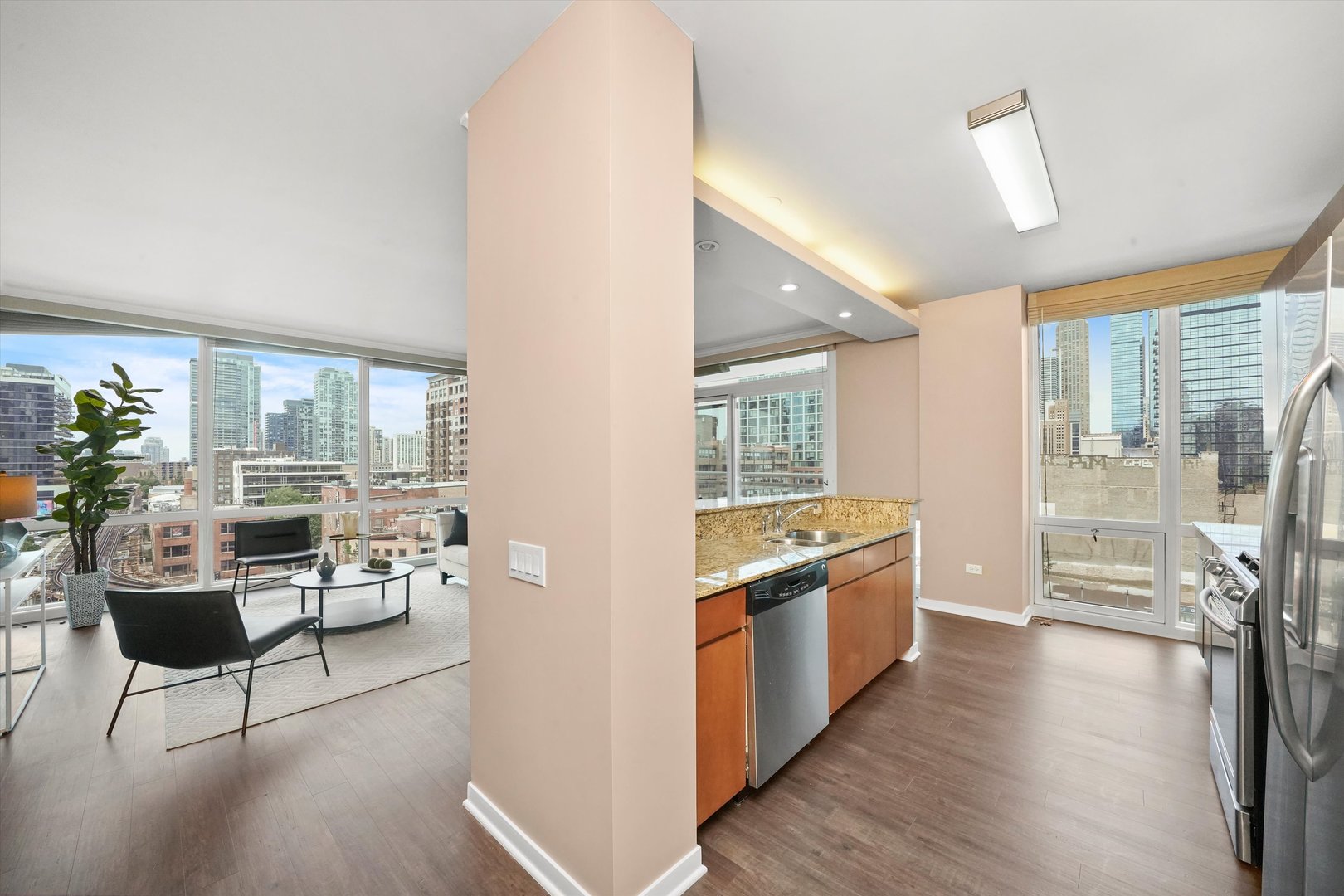 757 N Orleans Street Unit: 707