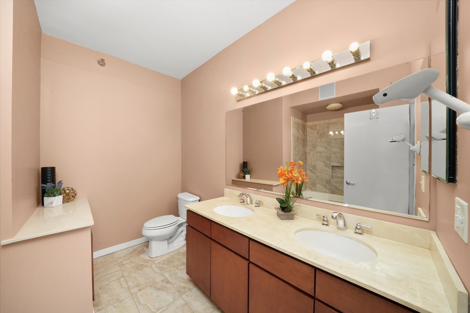 757 N Orleans Street Unit: 707