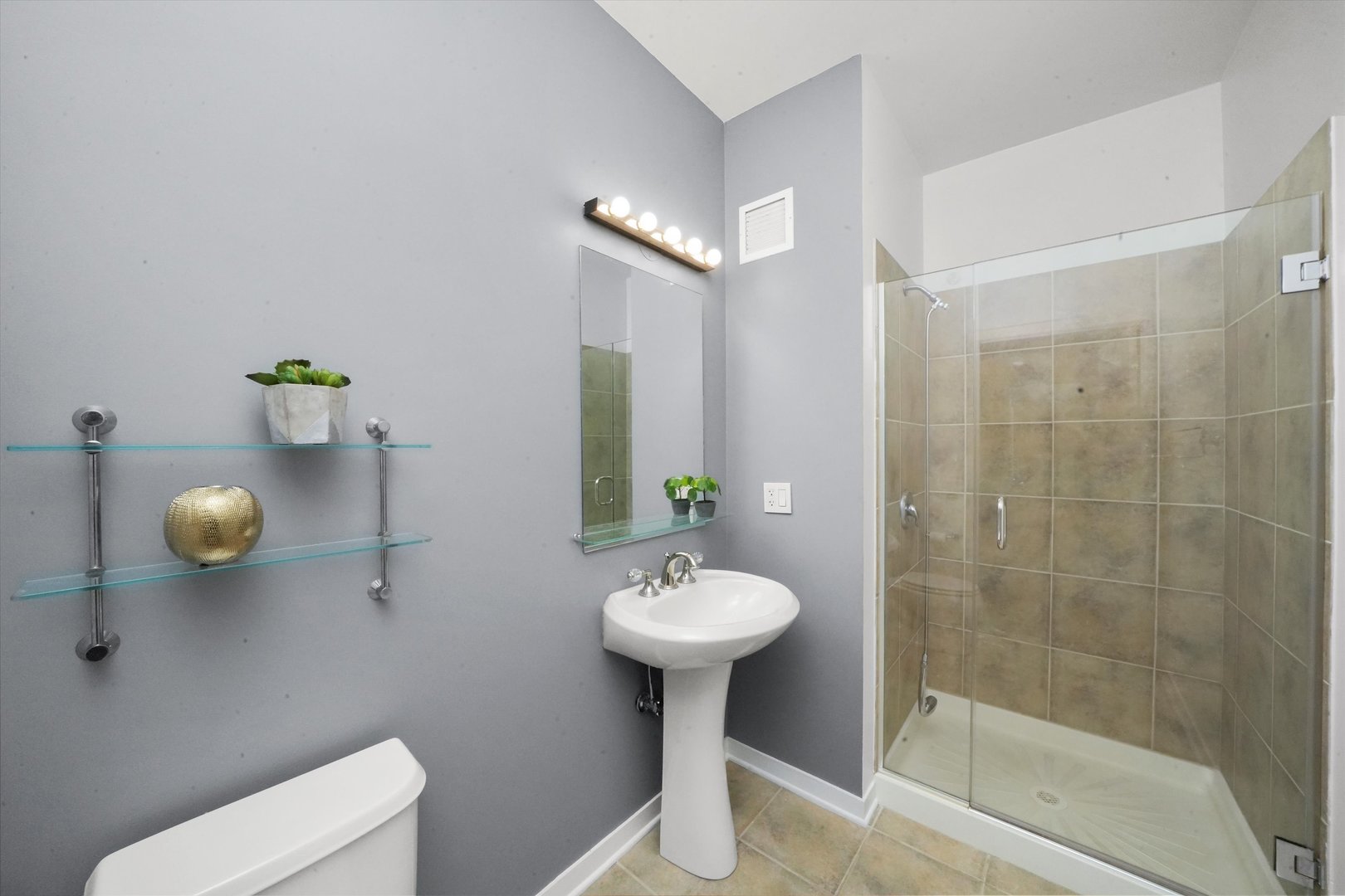 757 N Orleans Street Unit: 707