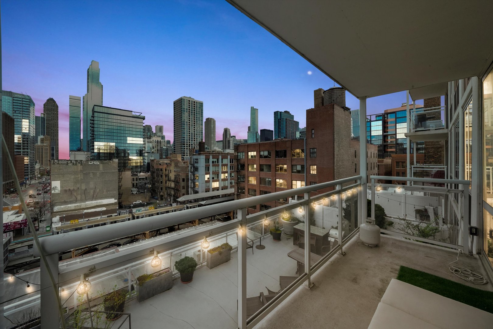 757 N Orleans Street Unit: 707