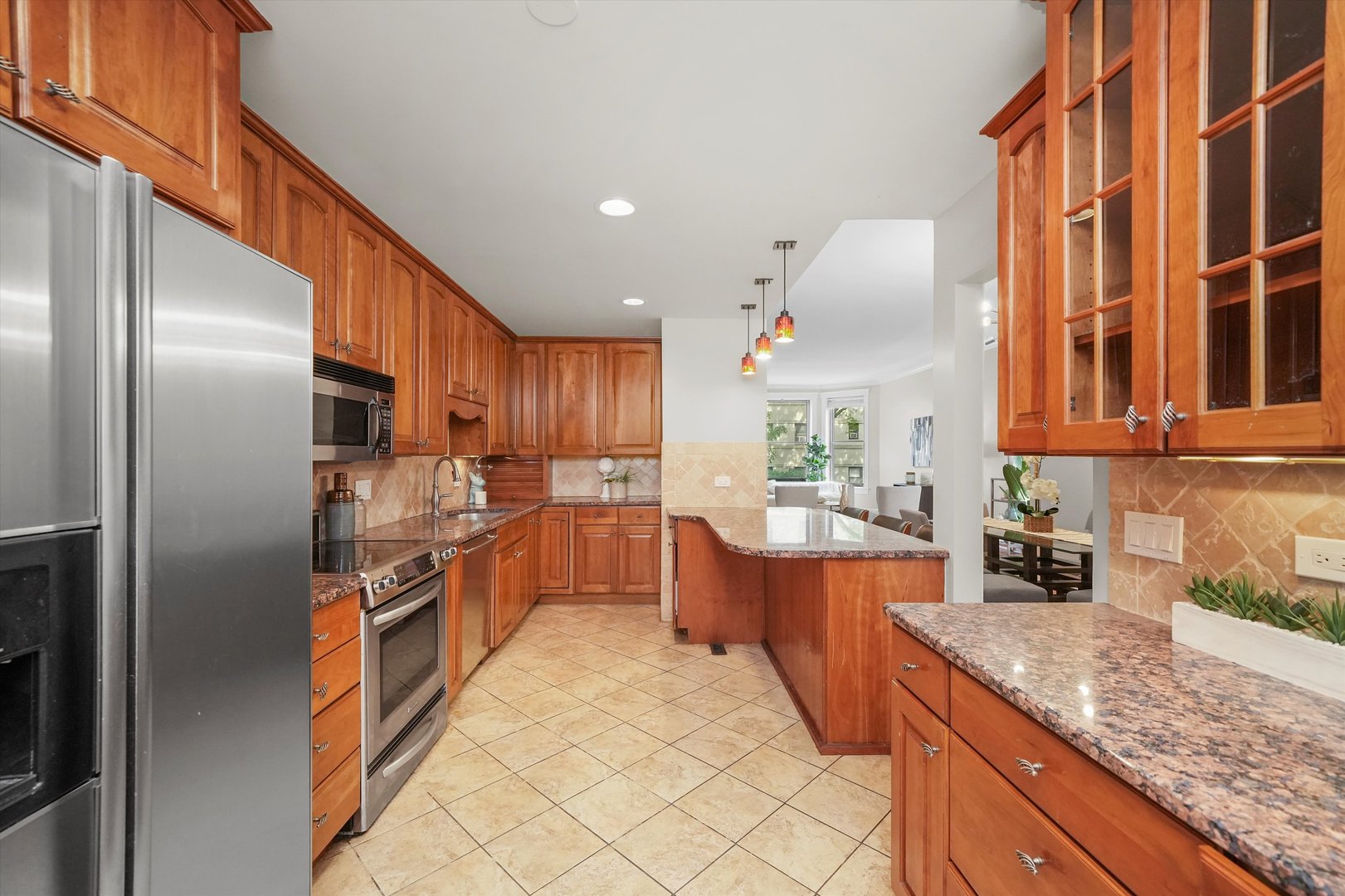 2230 N Kenmore Avenue Unit: 1