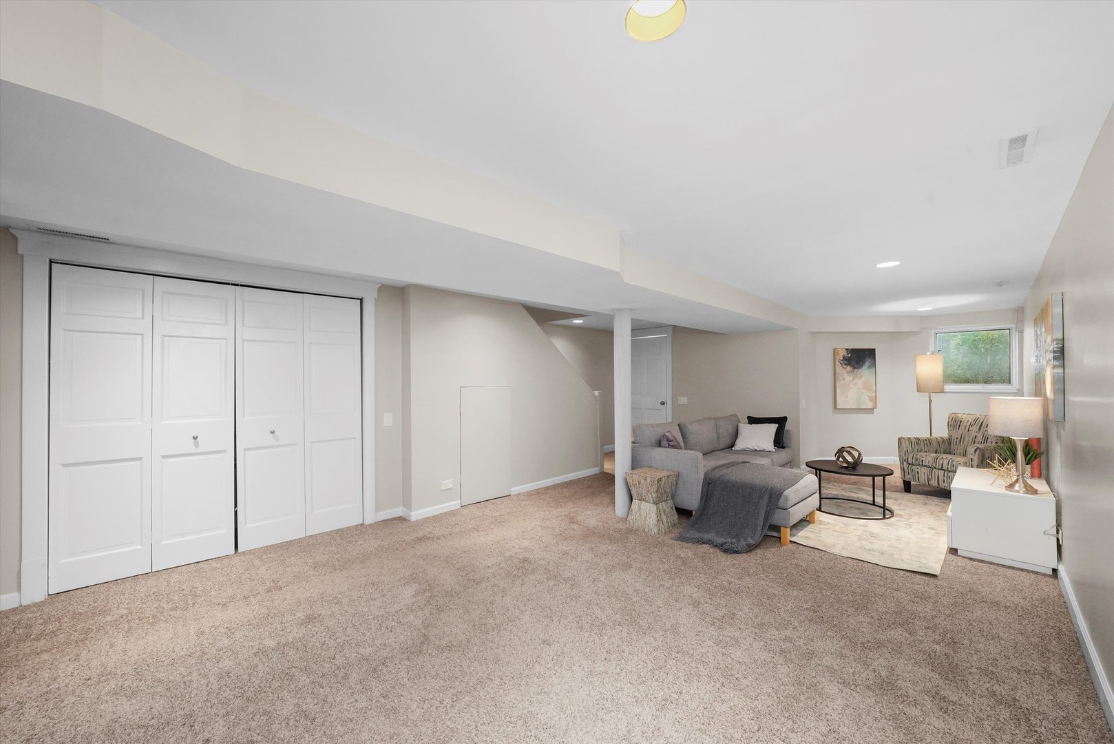 2230 N Kenmore Avenue Unit: 1