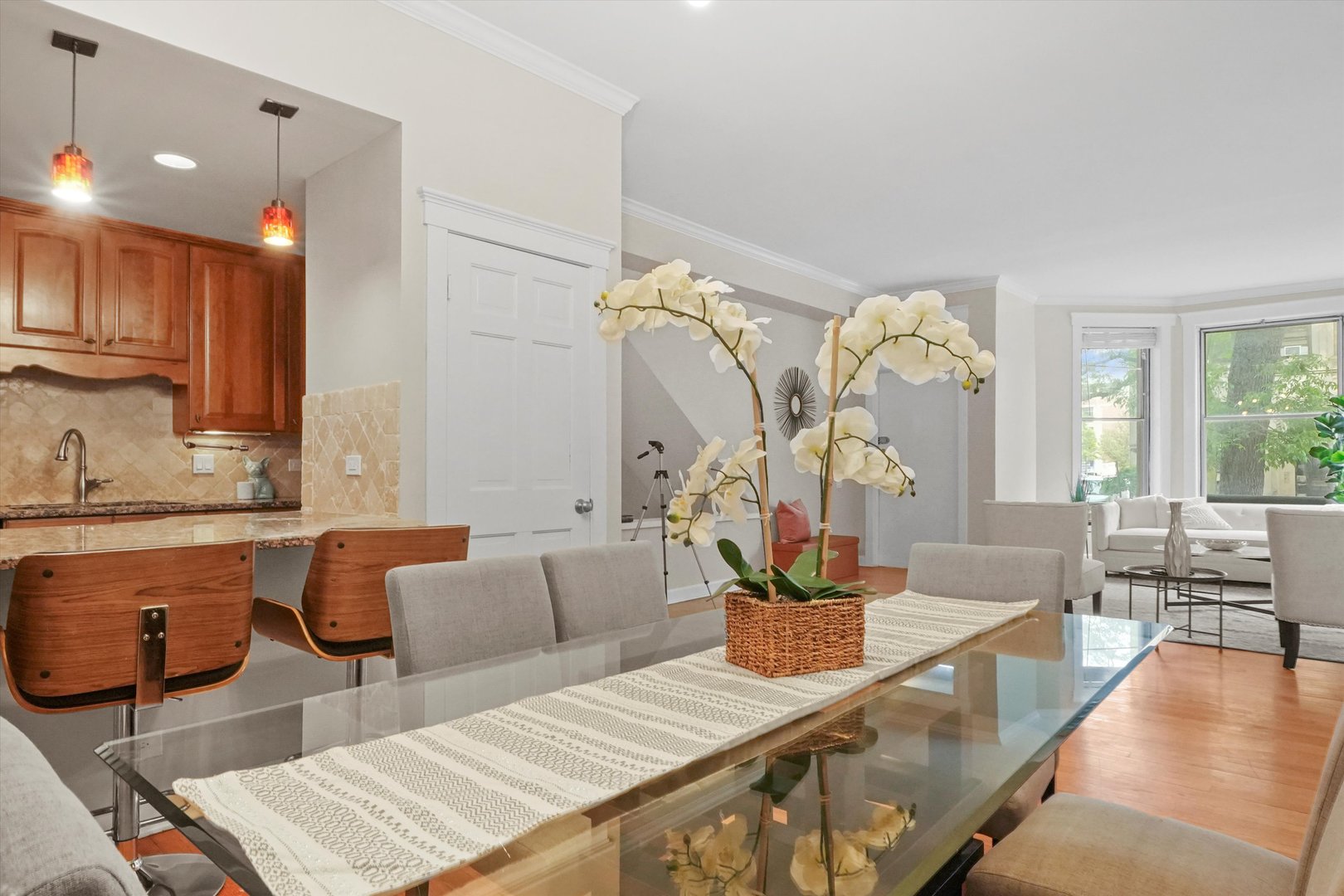 2230 N Kenmore Avenue Unit: 1