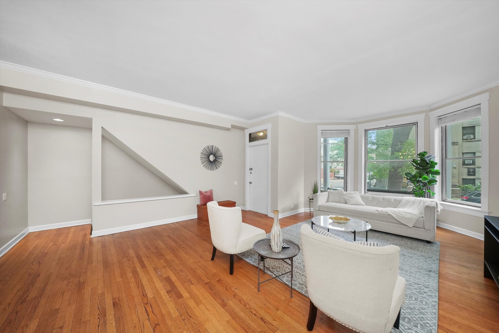 2230 N Kenmore Avenue Unit: 1